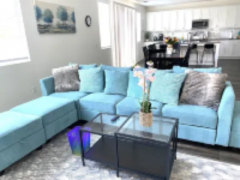 North LA Spacious/Family-Friendly New Home with 5 Bedrooms, 3 Baths, 6 Beds Hotels in Sylmar