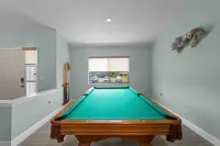 Waterfront Deep Canal.Gulf Access.Pool Home! Pool Table.Sleeps8.