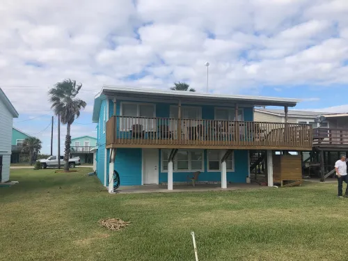 Beachfront Home with Outstanding Beach Views; Quick Walk to Ocean. - 3-Star
