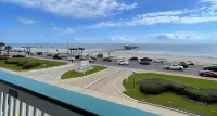 Beachfront Top Floor Front Gulf View Balcony 1Bed 1Bath Bunk Beds Custom Design
