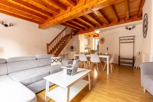 Le Grand Pirou Lumineux Halte Auvergne Hotels in Thiers