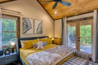Relax in Style w/3 Master Suites, Game Rm, Hot Tub, Fire pit, Sauna & More!