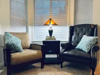 Centrally located, chic, & simple near downtown - 2성급