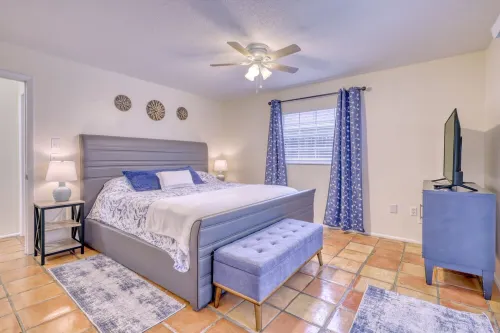 Modern Oasis with Heated Pool Near Siesta Key Beach and a Downtown 3Br/2BA