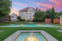 Historical home in downtown Waco built to host the dreamiest stay!