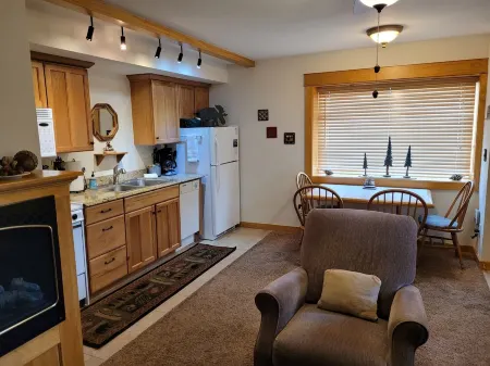 Bear's Ridge Condo at Mary's Lake Отели рядом с достопримечательностью «Гоблинс Форест»