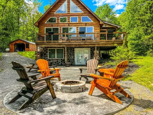 Cozy Chalet retreat on Lake Pennock