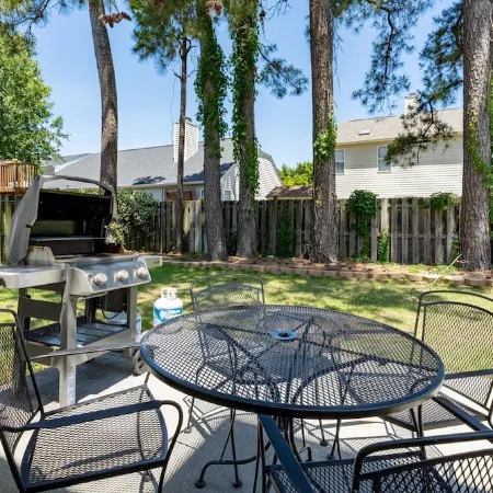 Spacious & Quiet Vacation Getaway, 15 Min to Beach Отели в г. Силвер Лейк