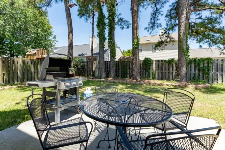 Spacious & Quiet Vacation Getaway, 15 Min to Beach