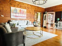 Charming 3-bedroom cottage in Downtown Sulphur