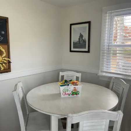 Charming 3-bedroom cottage with WiFi, AC in enjoyable North Cape May NJ