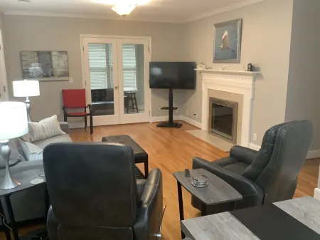 Location location! Cottontown Retreat downtown Columbia, Perfect for 2 couples!