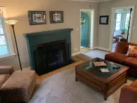 Charming and Cozy Stone Cottage Near Tulsa Expo Square and Downtown