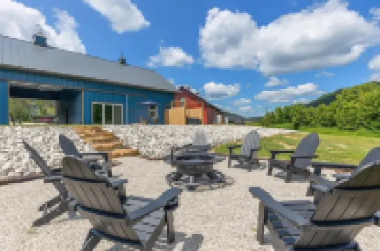 New Barndo/Kayak Launch/ 2 Private Hot Tubs