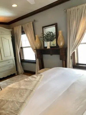 Location, Location, Location!  Carriage House in Historic Old NE District