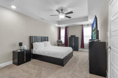 Stay Modern Hotels near 4 Quarters Store