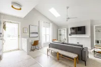 Serene home with all the comforts of a fully designed space- 3 🛏/2 🛁 House