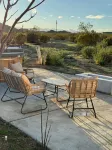 Cozy Desert Getaway with 5 acres of land and wood fired hot tub. Pet friendly! 조슈아 트리 게이트웨이 주변 호텔