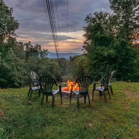 Whiskey Run Cabin: Hot Tub, Spectacular Mountain Views, Private, Easy Access