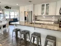 Bright, newly updated 3 BR 2 BA condo - Walk to Pier and Village!