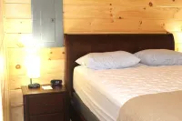 Stevens Lane New Log Cabin - Lamoka Lake - Just Steps from the Water's Edge.