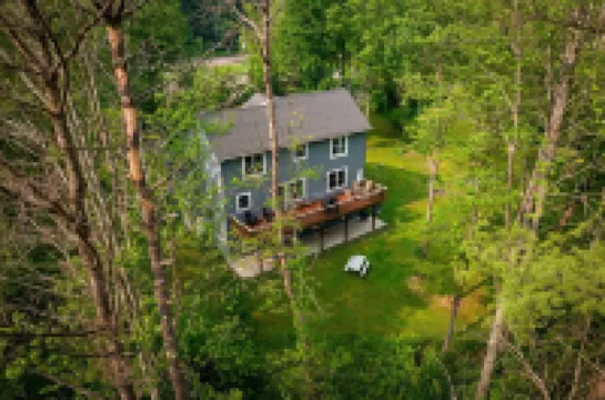 4 BR Home w/ Game Room. 3 Min from WGI & minutes from Wine Trail.