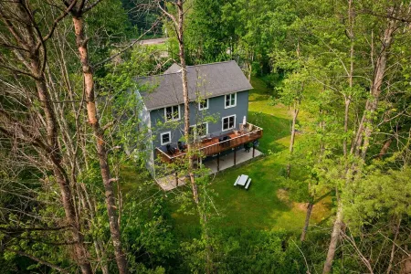 4 BR Home w/ Game Room. 3 Min from WGI & minutes from Wine Trail. Отели рядом с достопримечательностью «Парк штата Уоткинс Глен»