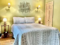 Sleeps up to 14. Stunning and spacious log cabin within 30 min of Brainerd. 모리슨 카운티 호텔