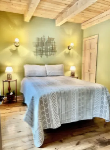 Sleeps up to 14. Stunning and spacious log cabin within 30 min of Brainerd.