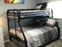Luxury Wolf Lodge - 2 bedroom - Lakefront. Hotels in Commerce