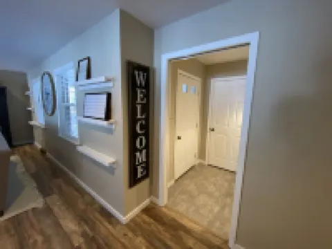 Renovated House on Fence Lake for Families, Sunset View, Boat Dock, Snomo Access