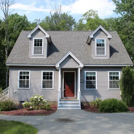 Cozy Home Near Downtown, Shops, and Restaurants.