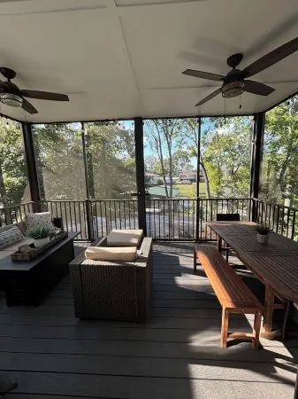 Old Hickory Lake RetreatShort walk to the water!!