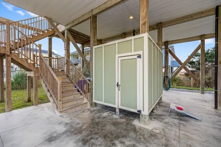 4BR/2BA 2nd Row with Ocean Views just Steps from Beach - Family Beach Paradise