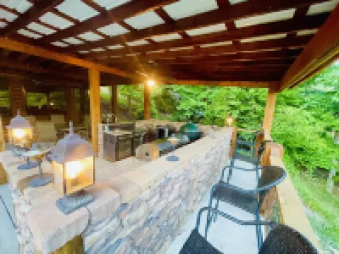 Private indoor pool Spacious Upgraded Lake Cabin. Perfect for Family Gatherings