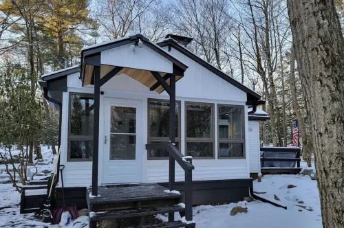 Cottage Close to Lake & Resort w Fireplace&FirePit