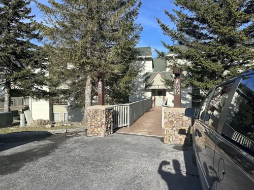 Hare of the Dog - 3 BR - Sleeps 10 - Ground Level Walk Out