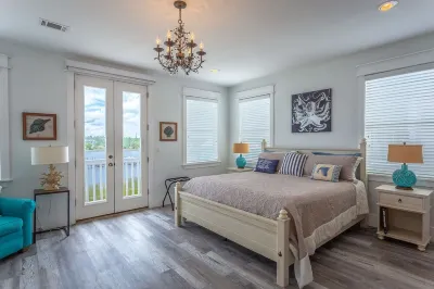 Fish, Beach, Pool, Swim, Relax Отели рядом с достопримечательностью «Парк Джордж Сандс»