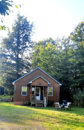 Escape to your cozy 2-bedroom camp near Oneida Lake.