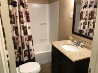 Freshly Remodeled 2 Bedroom, Full Kitchen, living Room Suite, in Cascade unit #3