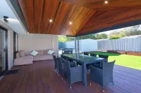 5 Bedroom home meters from the beach