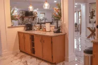 Bustamante Ranch - Charming 3-bedroom cabin in brilliant McDonough South-View Cemetery附近的飯店