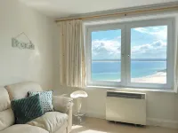 Bellevue - flat by the sea!