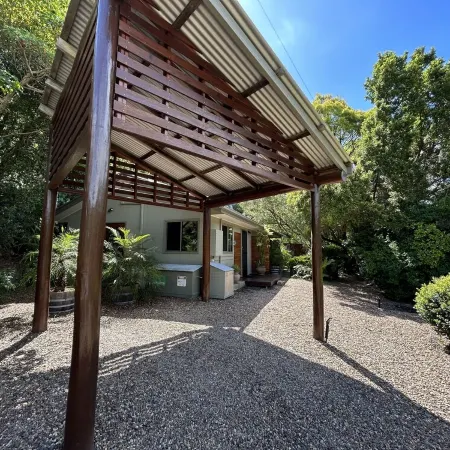 Eco-luxe studio and amazing Glasshouse Mountains views.