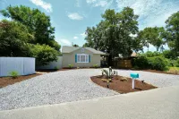 Beachy Bungalow for Family Fun!  Walk to local Beach!