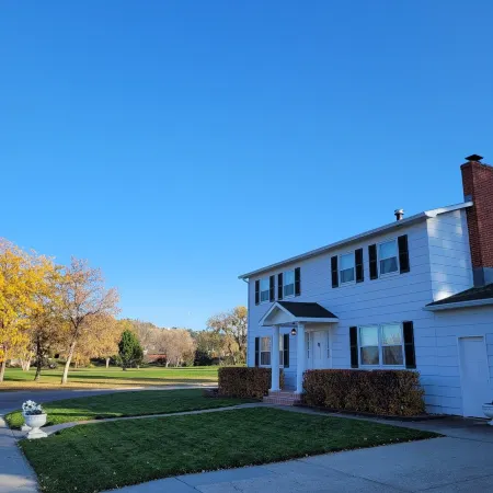 Quiet cul-de-sac on 18-hole  golf course. Good neighbors.