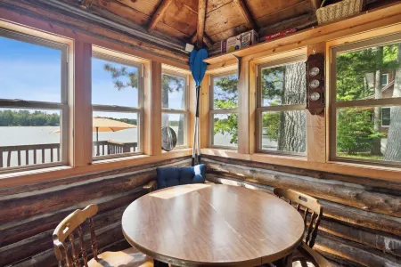 Cozy Lakefront Cabin in Lewiston – Perfect for Fall & Winter Getaways