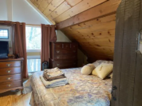 Fabulous Mountain View Chalet close to Everything in North Conway.  Pet Friendly
