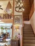 Larchwood Lodge with Lake View, Salt WaterHot Tub and Hiking Trails on 20 acres