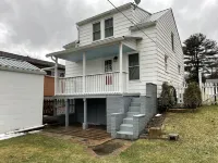 Cottage type private house in quiet neighborhood Hotels near LensCrafters